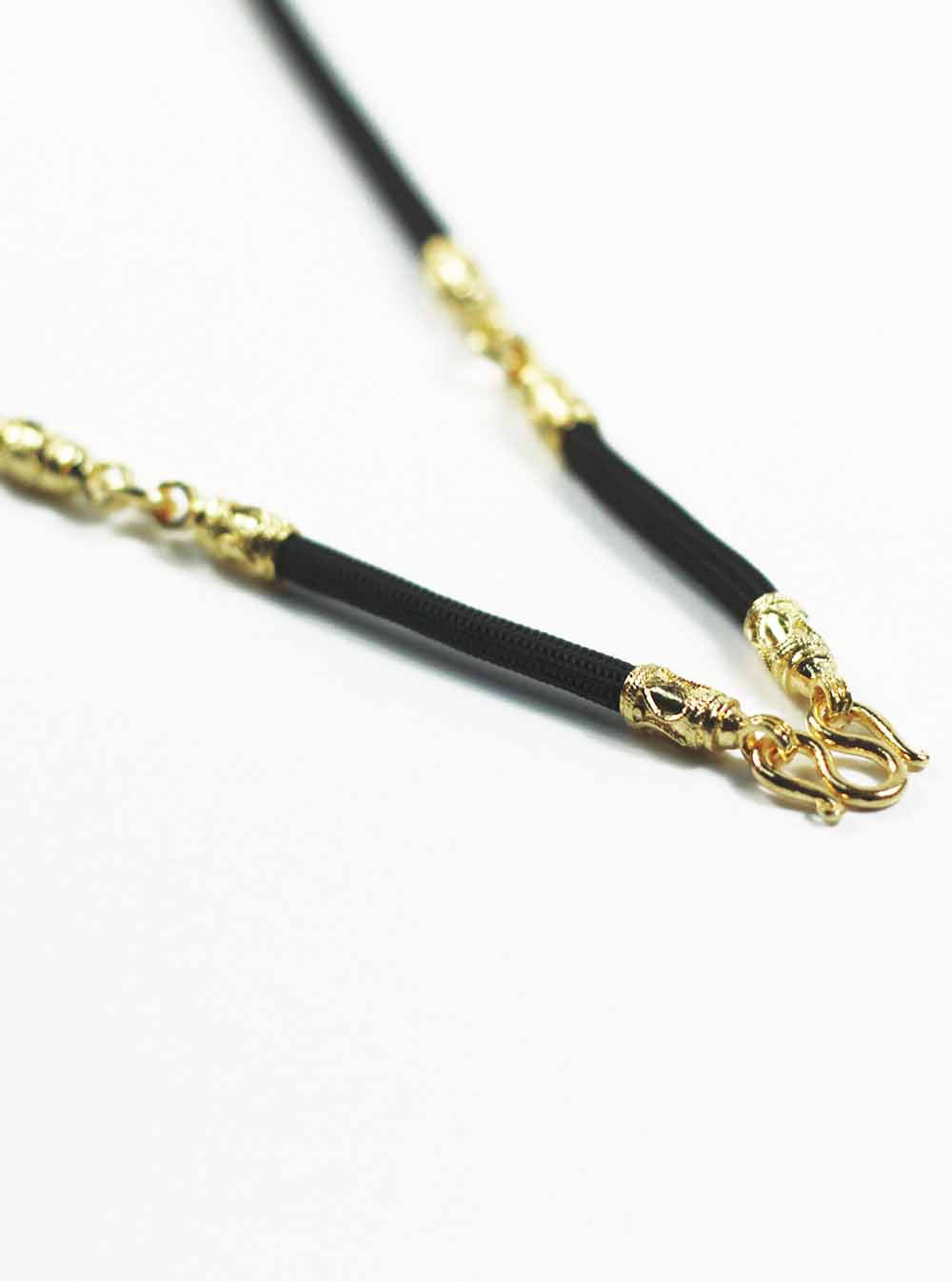 Black Nylon String Three Hooks Amulet Necklace in Gold (69cm)