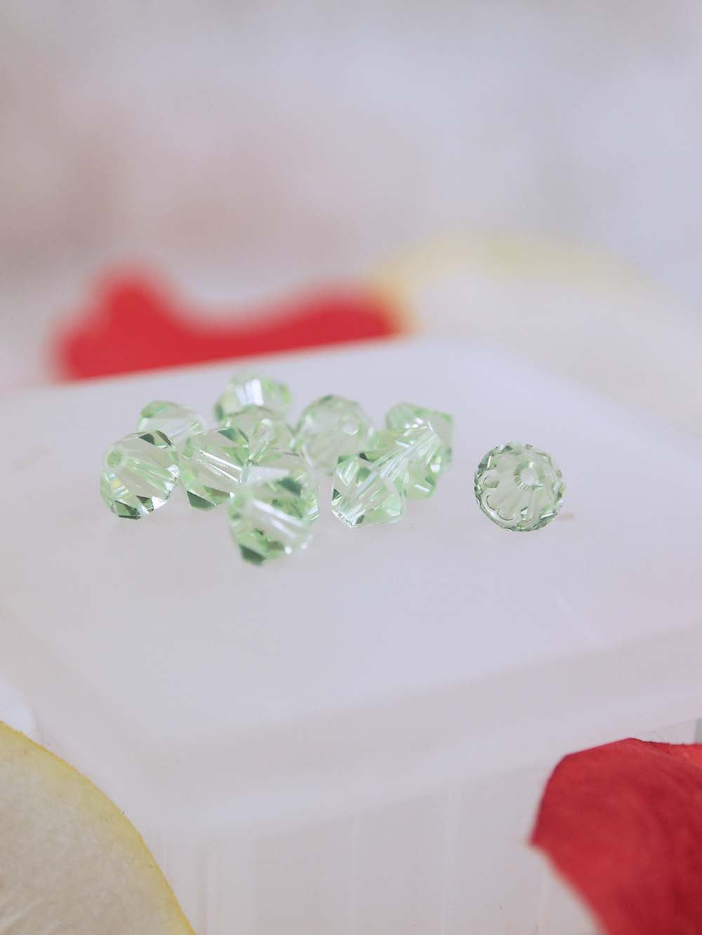 Swarovski Beads 5301 - 6mm - 12pc - Chrysolite