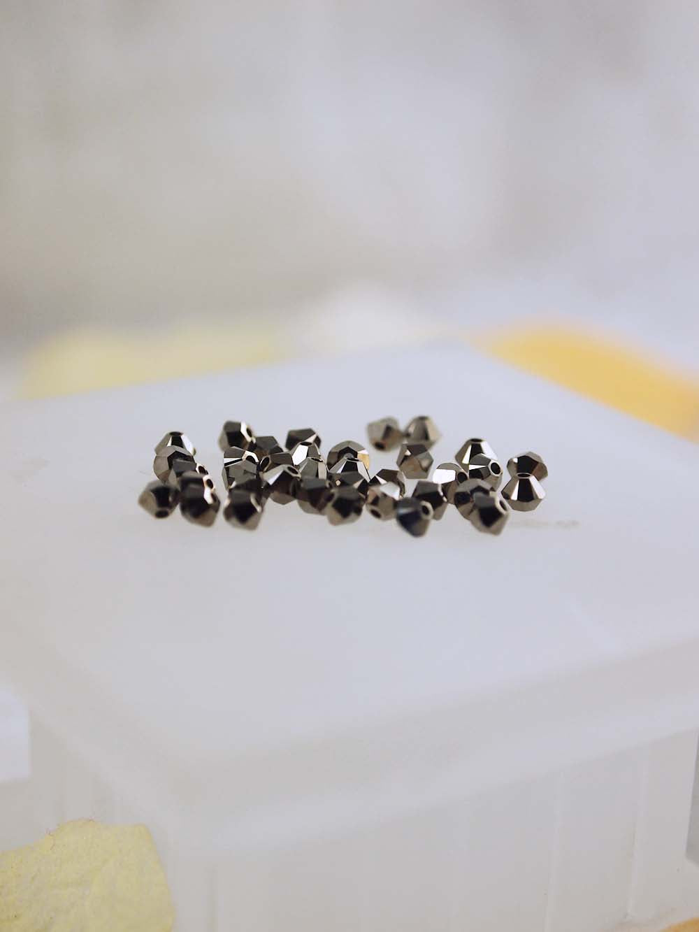 Swarovski Beads 5328 - 3mm - 36pc - Crystal Metallic Light Gold 2X