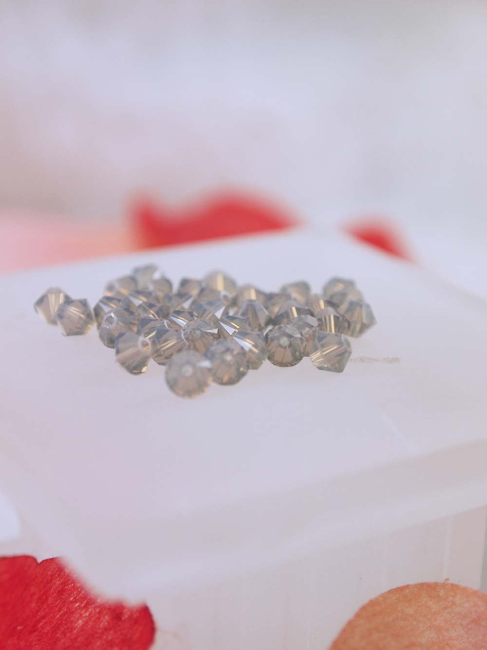 Swarovski Beads 5328 - 4mm - 36pc - Light Grey Opal