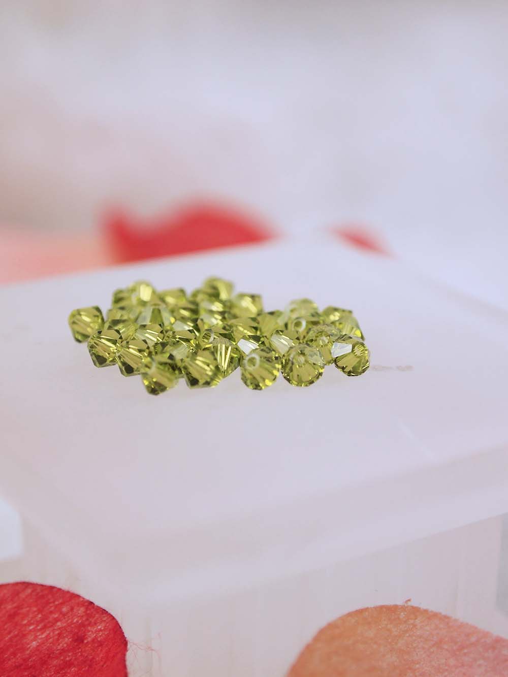 Swarovski Beads 5328 - 4mm - 36pc - Light Olivine