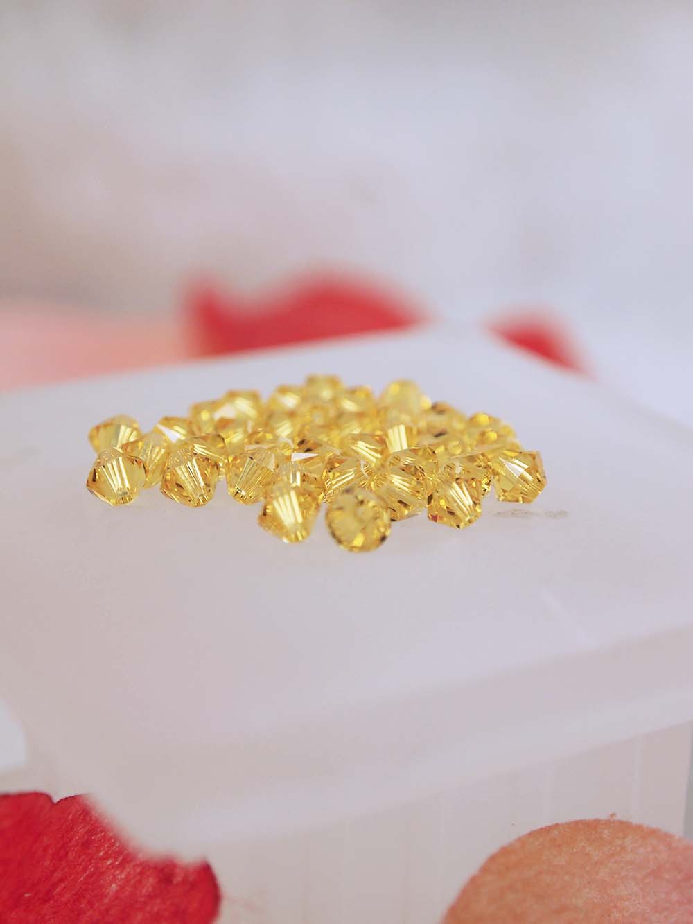 Swarovski Beads 5328 - 4mm - 36pc - Light Topaz