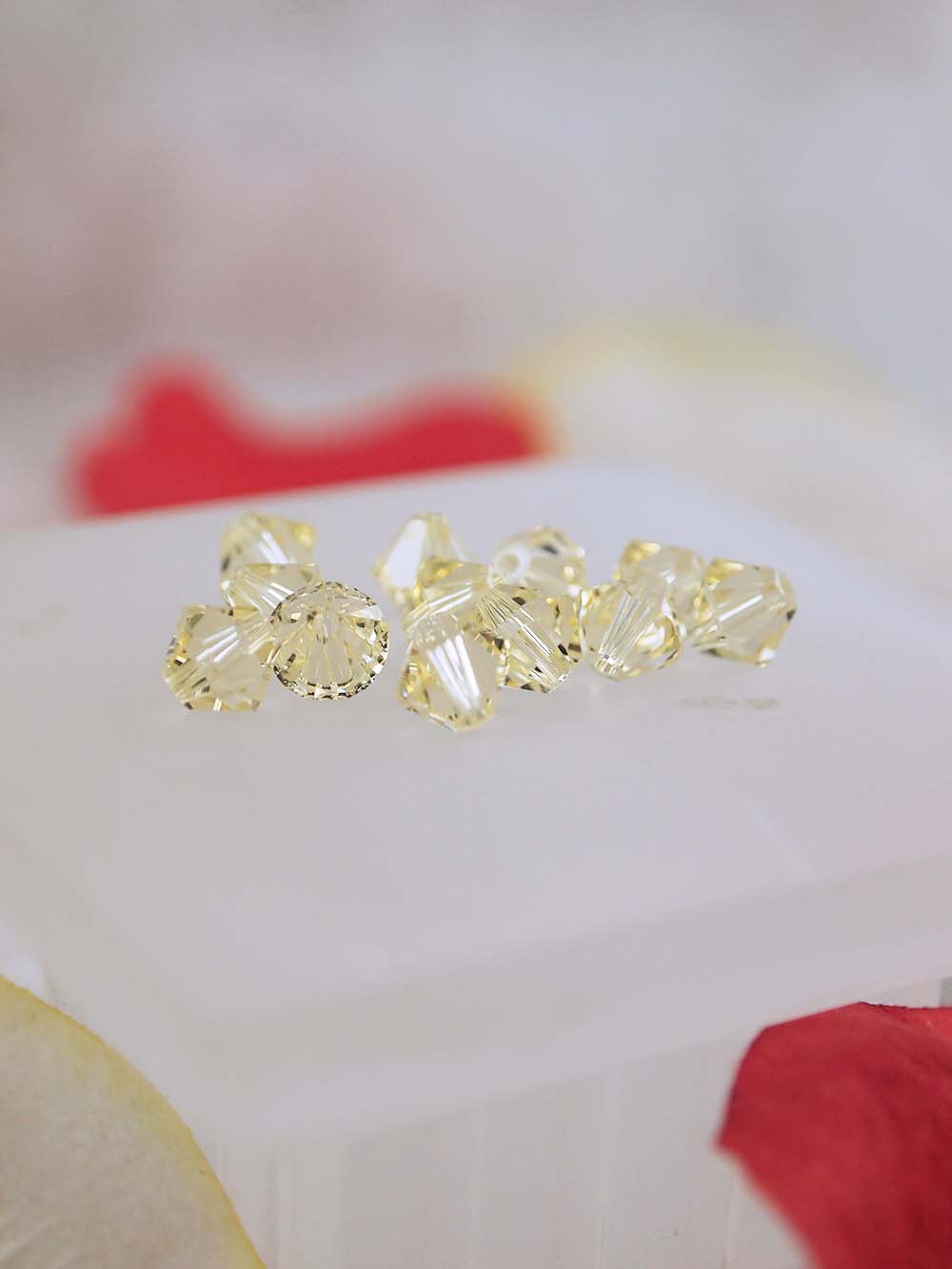 Swarovski Beads 5328 - 6mm - 12pc - Jonquil