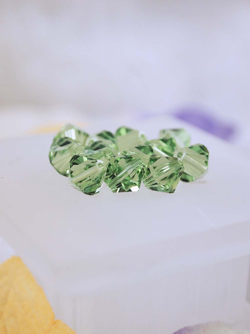 Swarovski Beads 5328 - 8mm - 12pc - Peridot